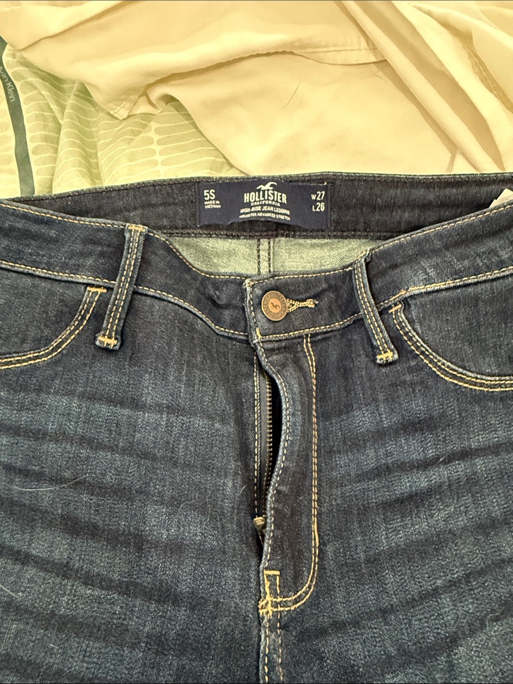 NWOT never worn Hollister Indigo high Rise 27 inch waist Women's Jean leggings